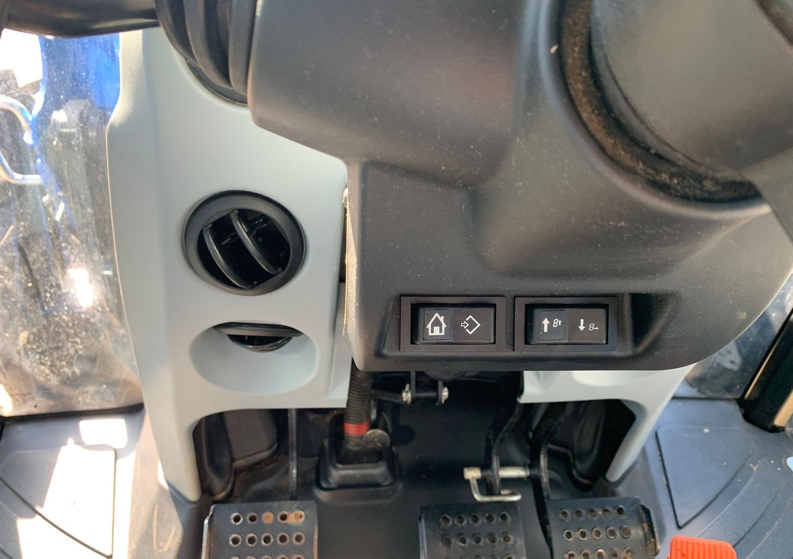 2017 New Holland T4.110 23