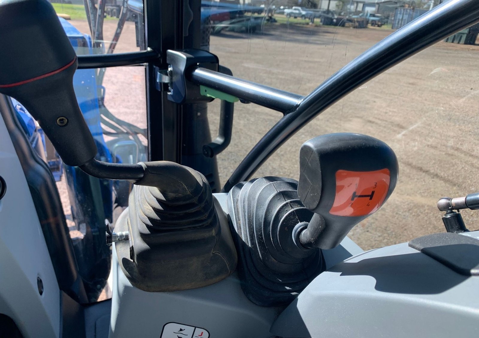 2017 New Holland T4.110 28