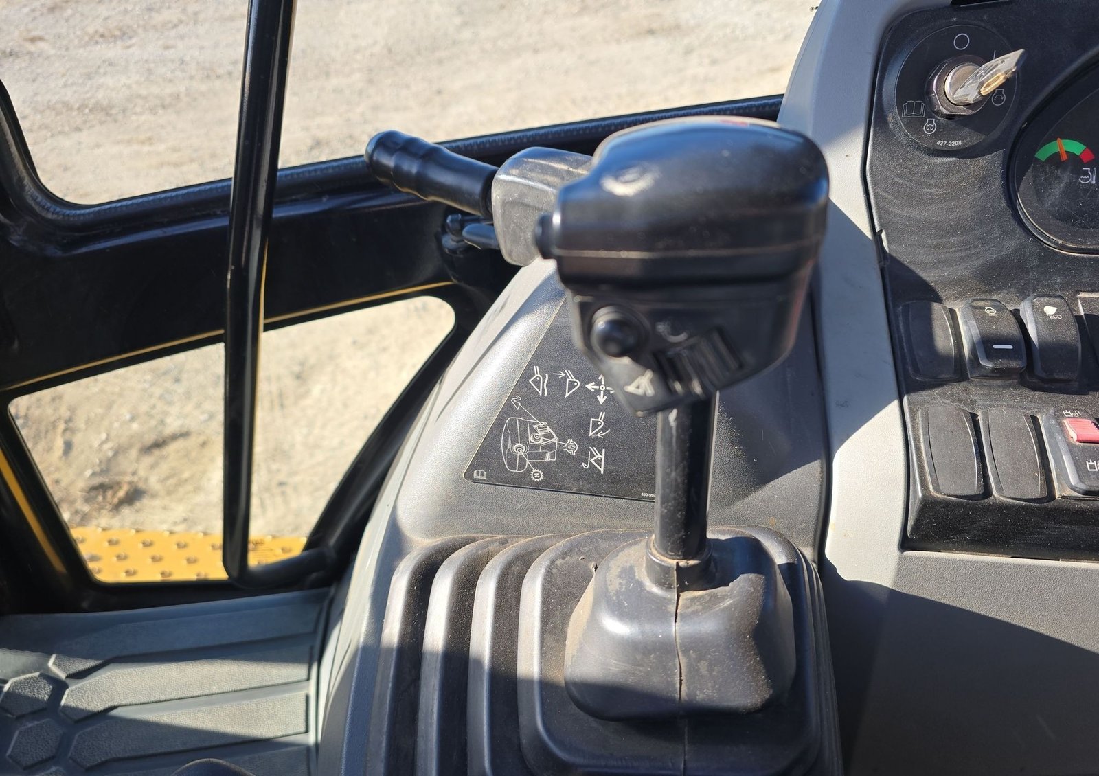 2017 Caterpillar 430F2 52