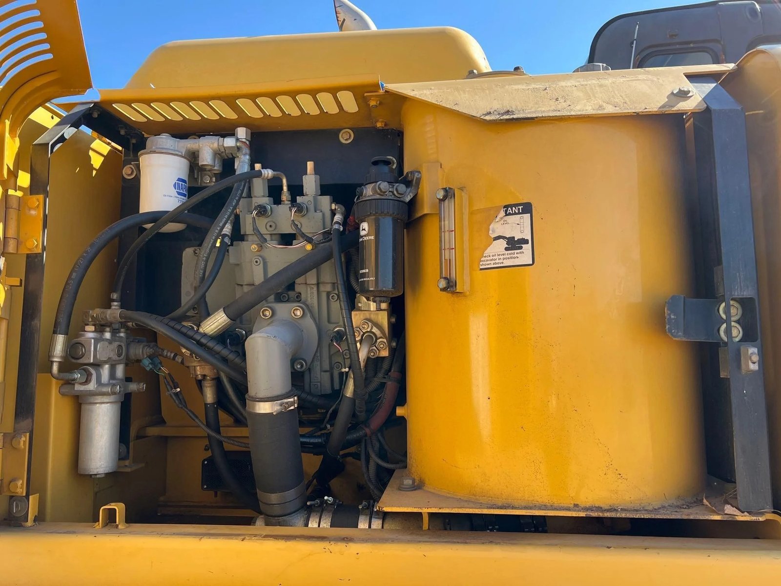 2005 Deere 160C LC 16