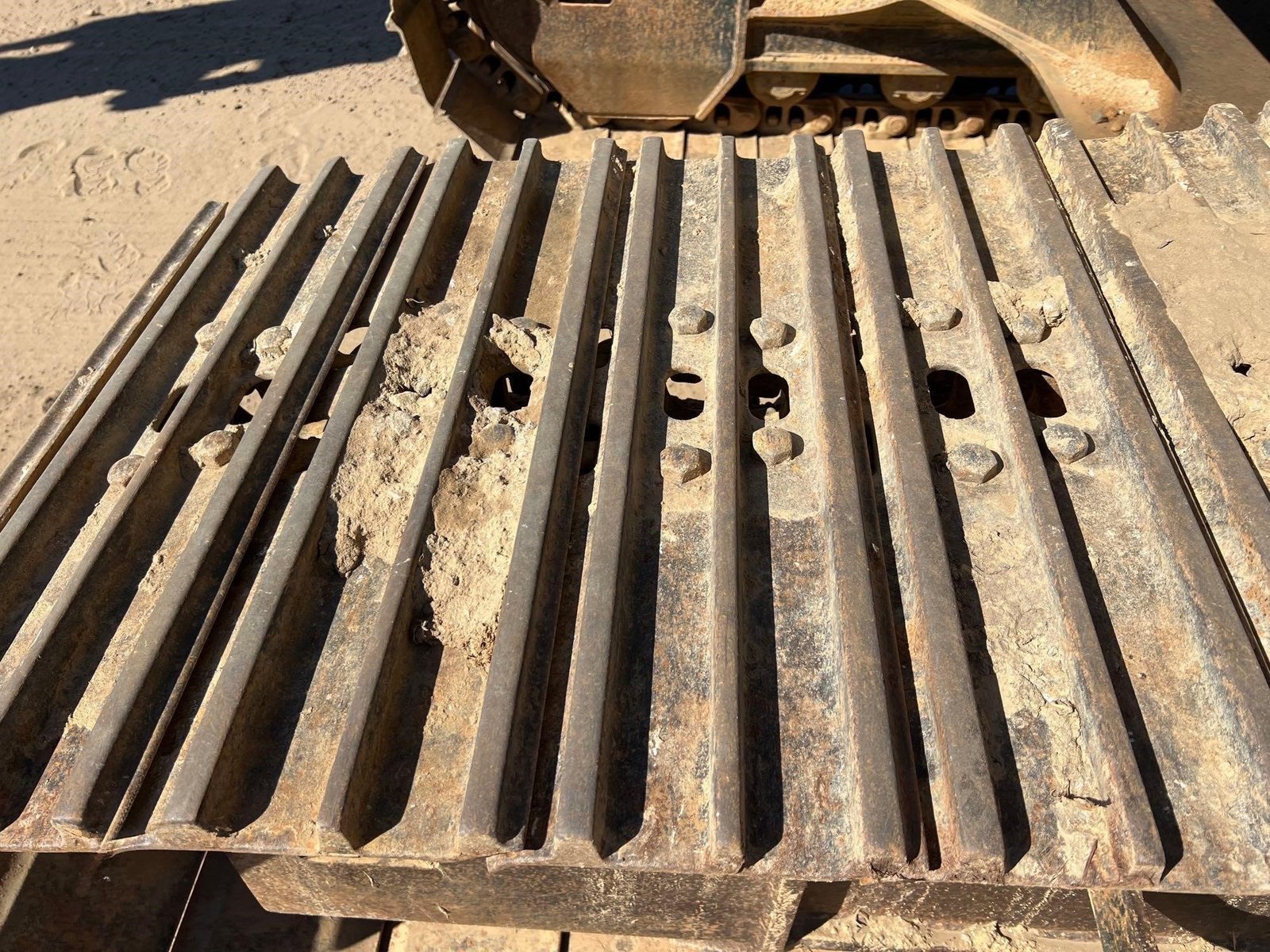 2005 Deere 160C LC 22