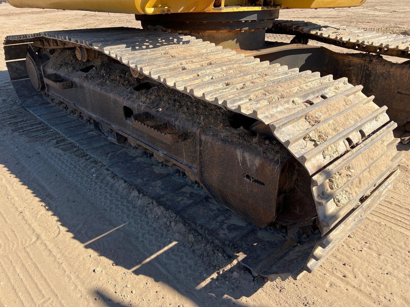 2005 Deere 160C LC 23