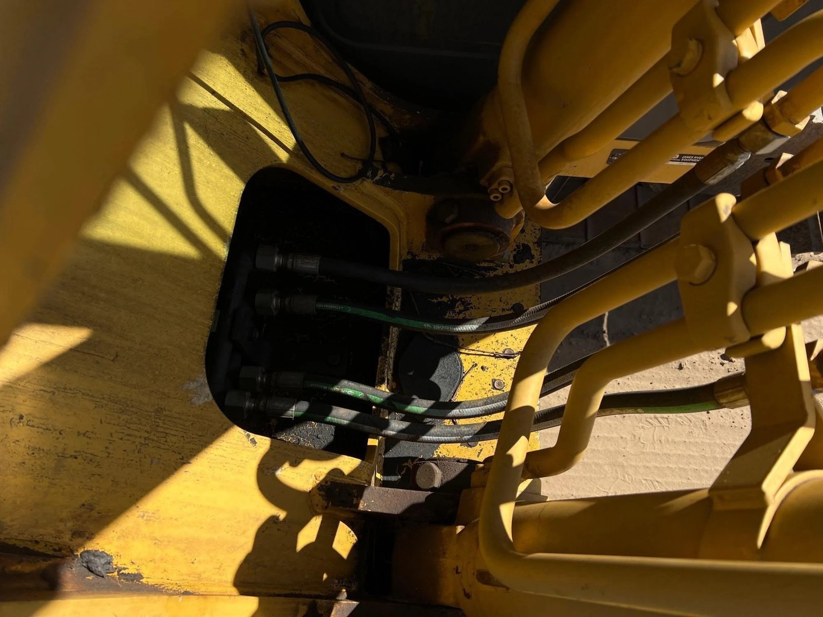 2005 Deere 160C LC 28