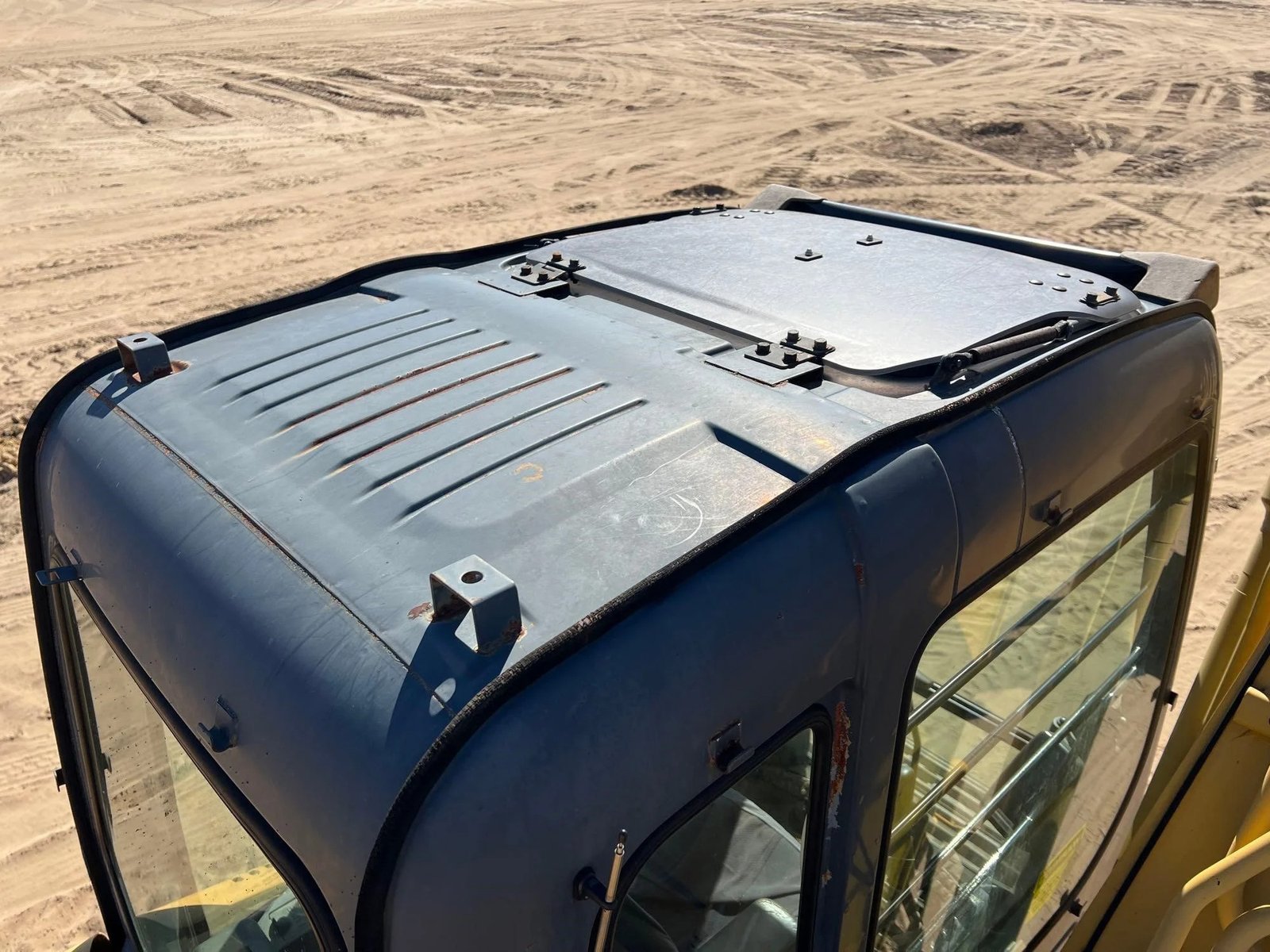 2005 Deere 160C LC 31