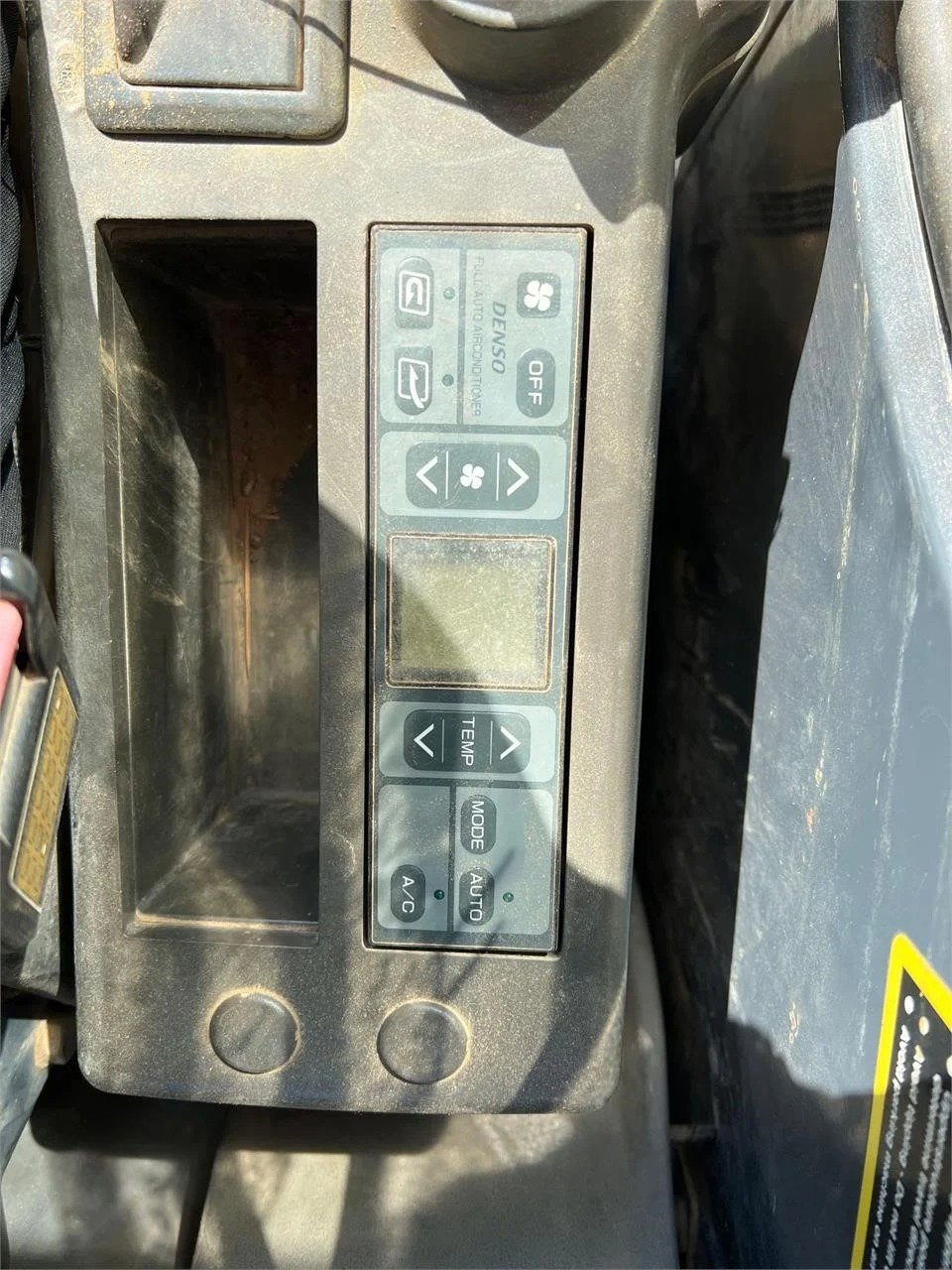 2005 Deere 160C LC 37