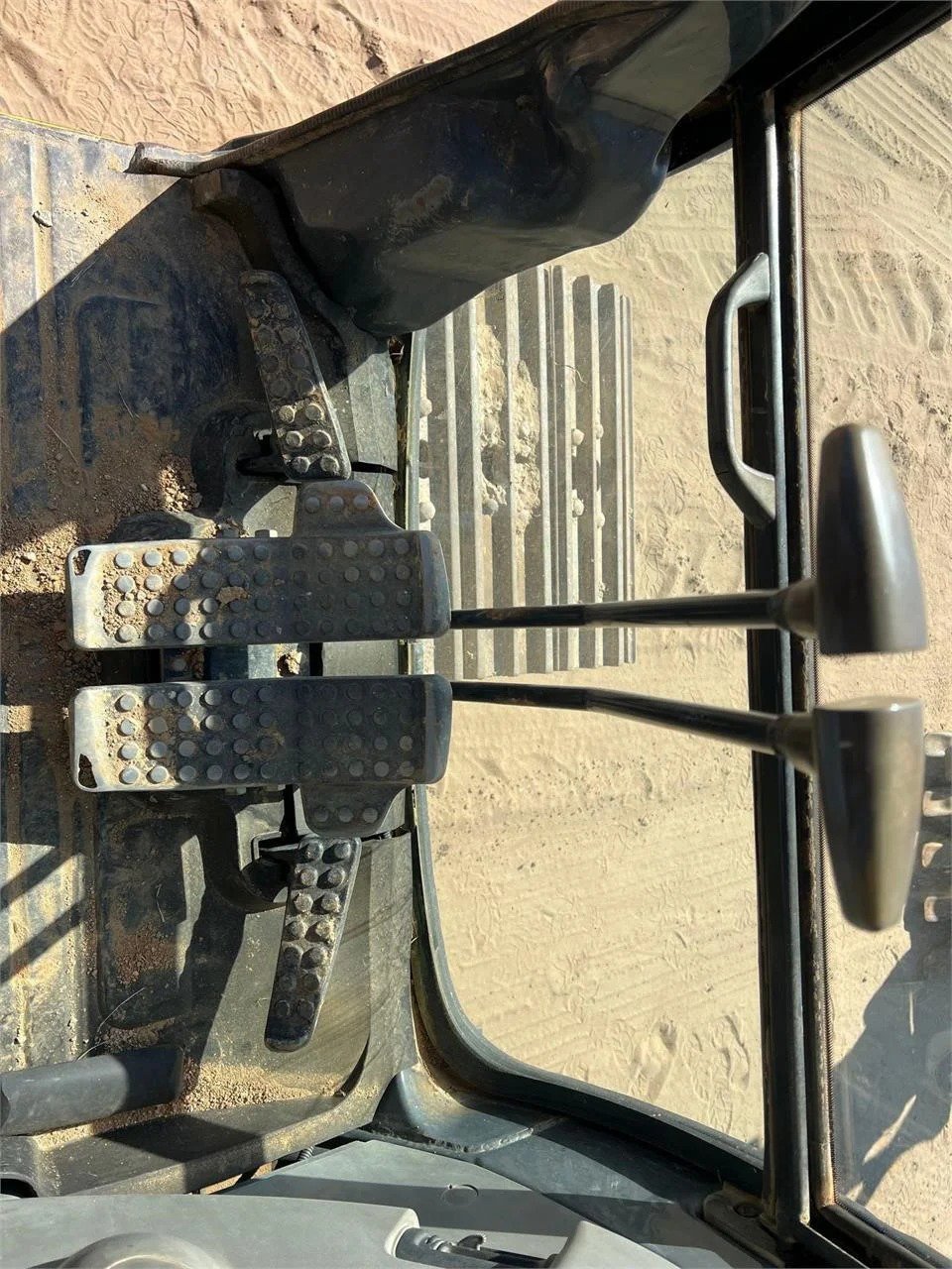 2005 Deere 160C LC 38