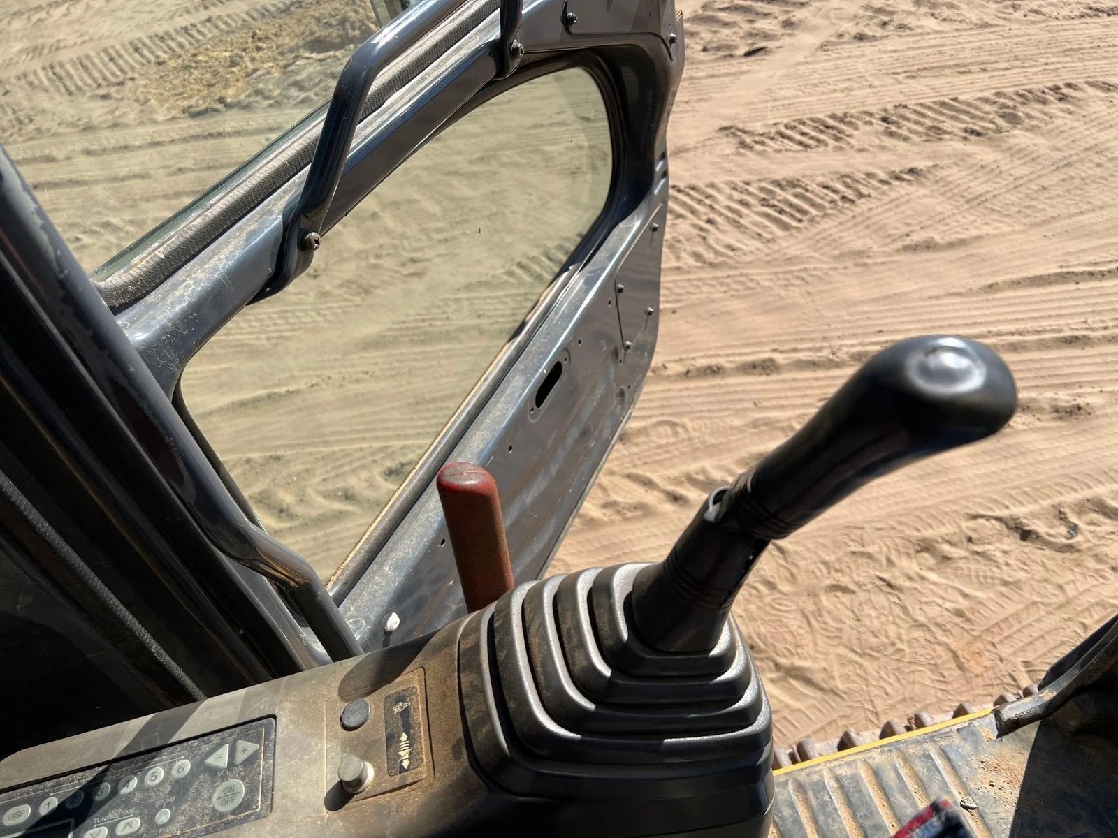 2005 Deere 160C LC 39