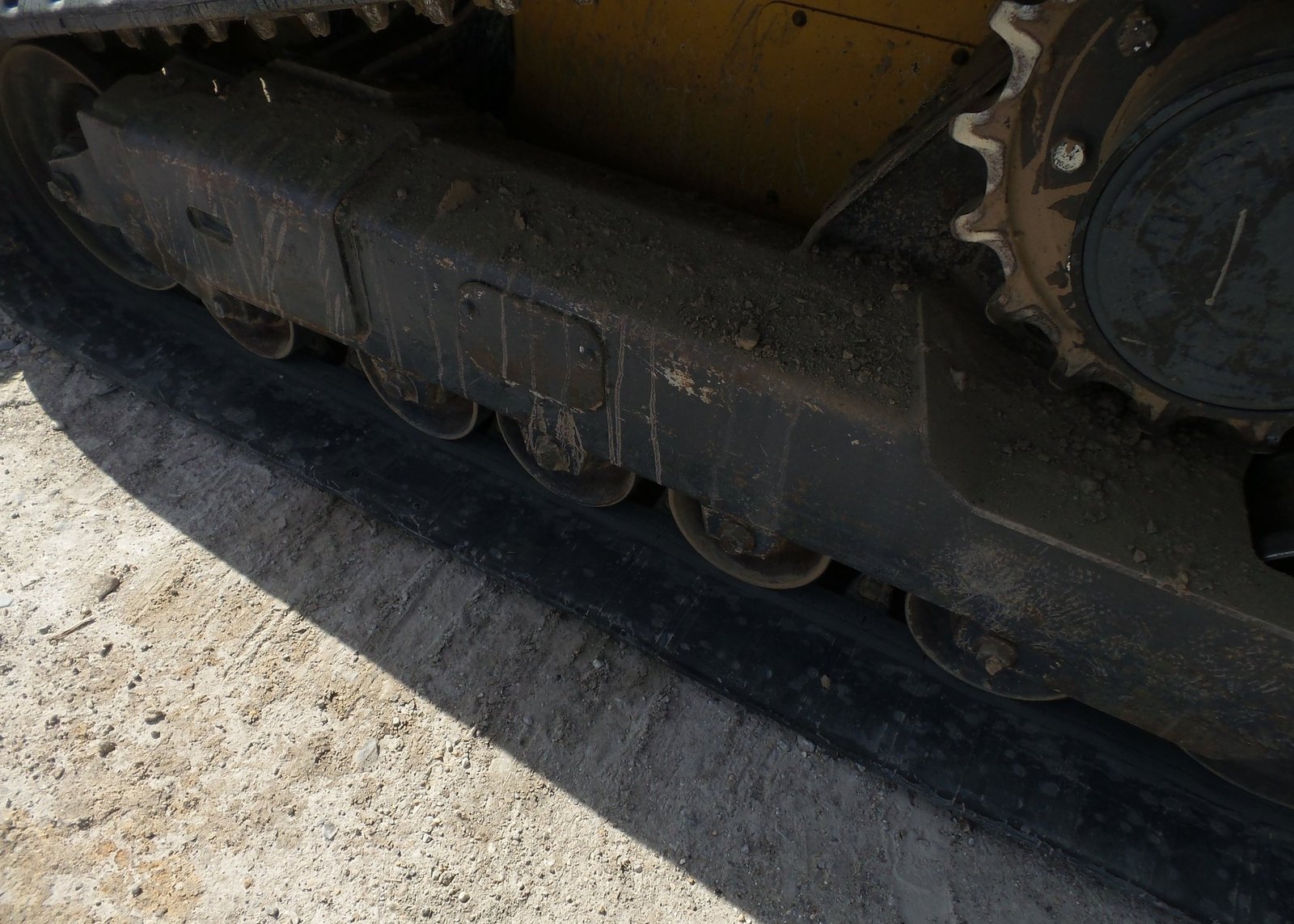 2013 John Deere 333D 22