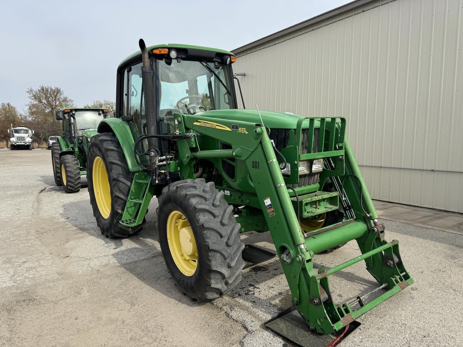 2011 John Deere 7130 1
