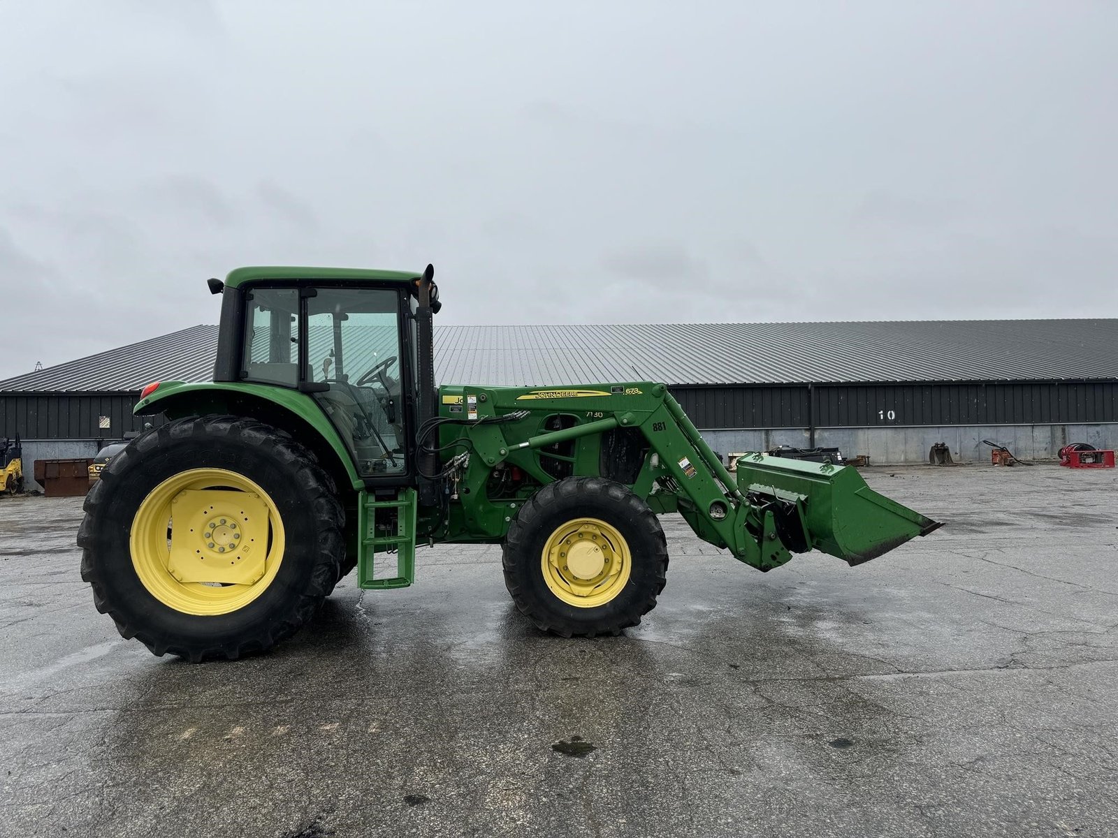 2011 John Deere 7130 12
