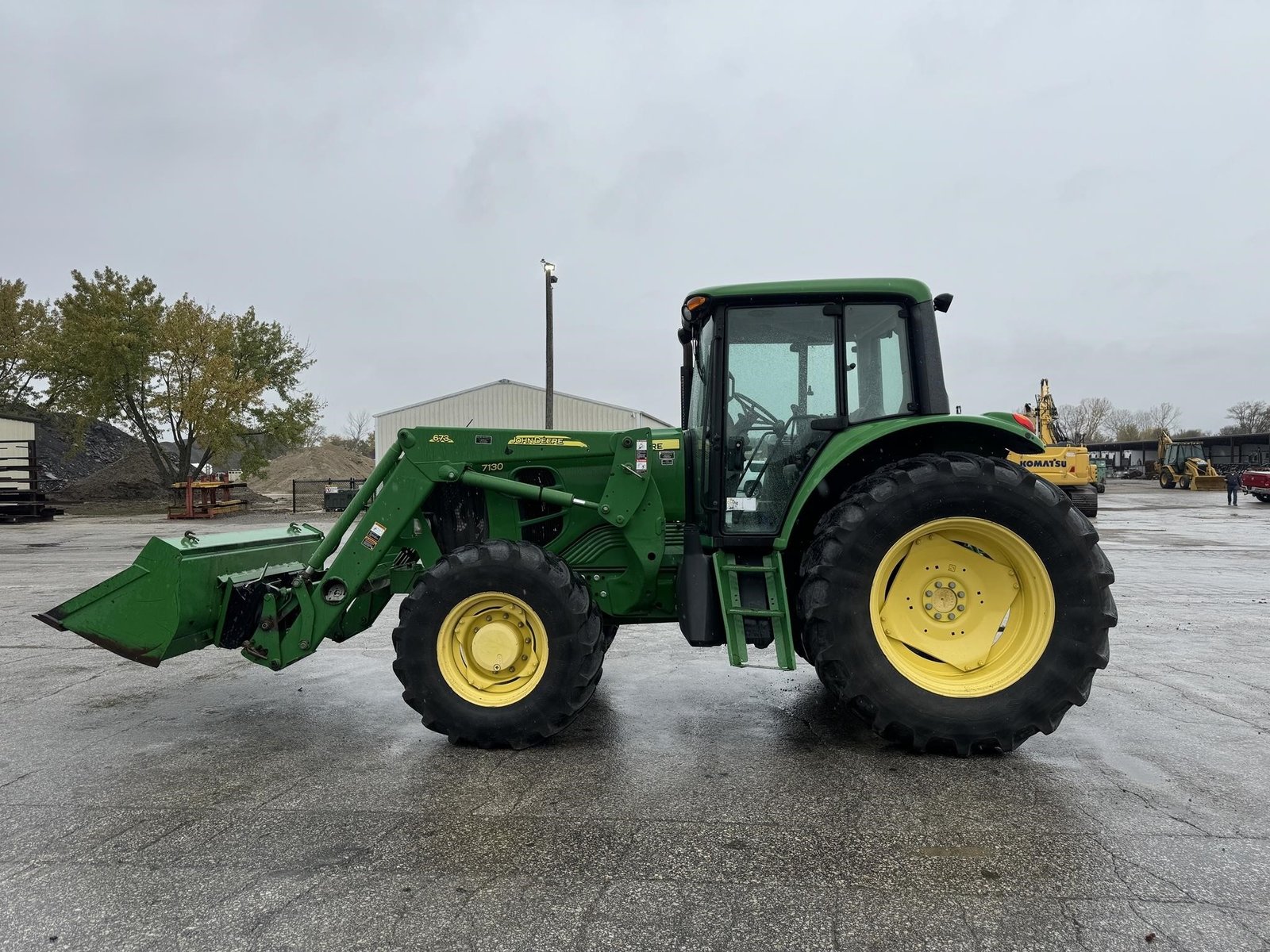2011 John Deere 7130 16
