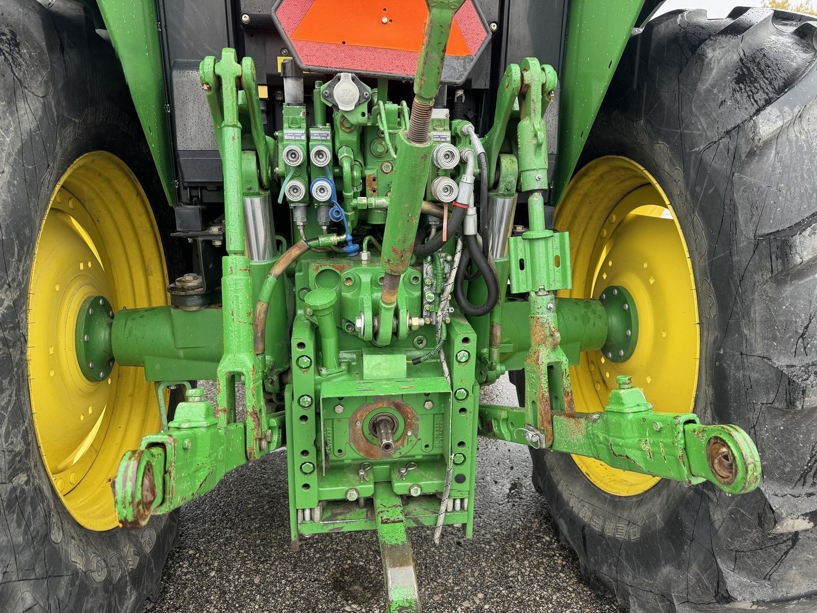 2011 John Deere 7130 21