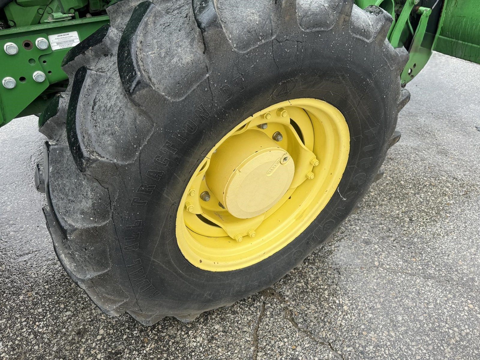 2011 John Deere 7130 25