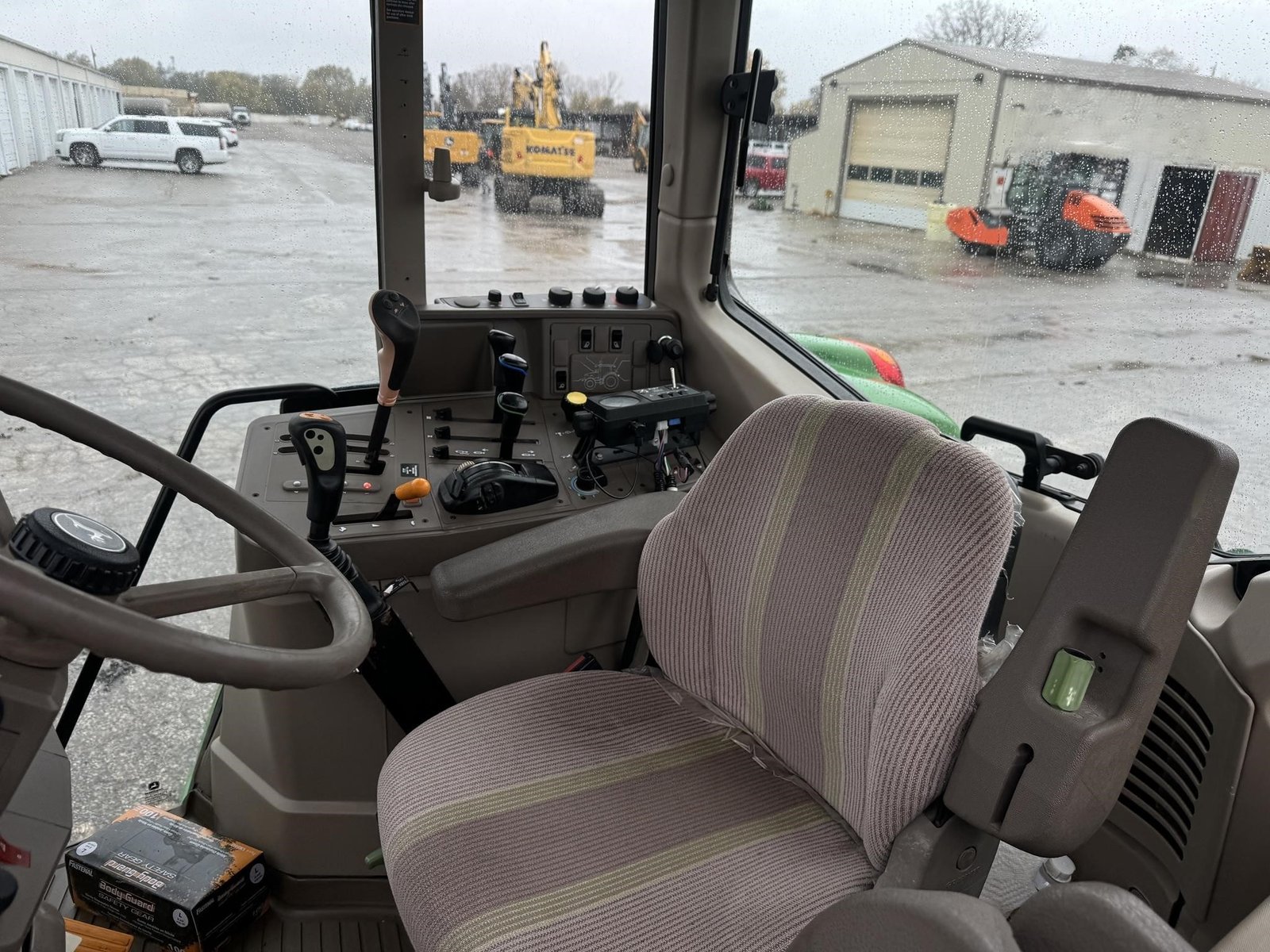 2011 John Deere 7130 27