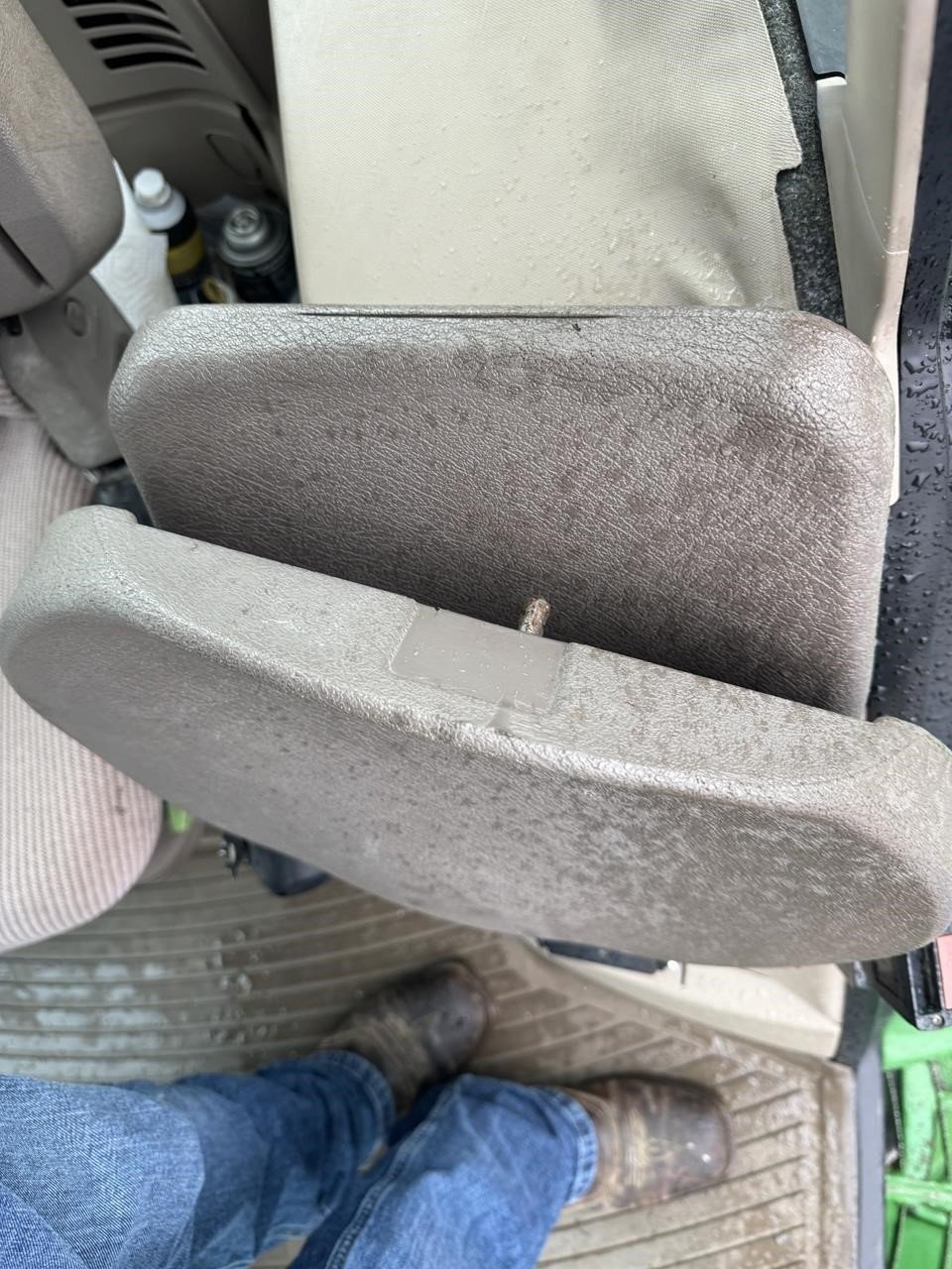 2011 John Deere 7130 29