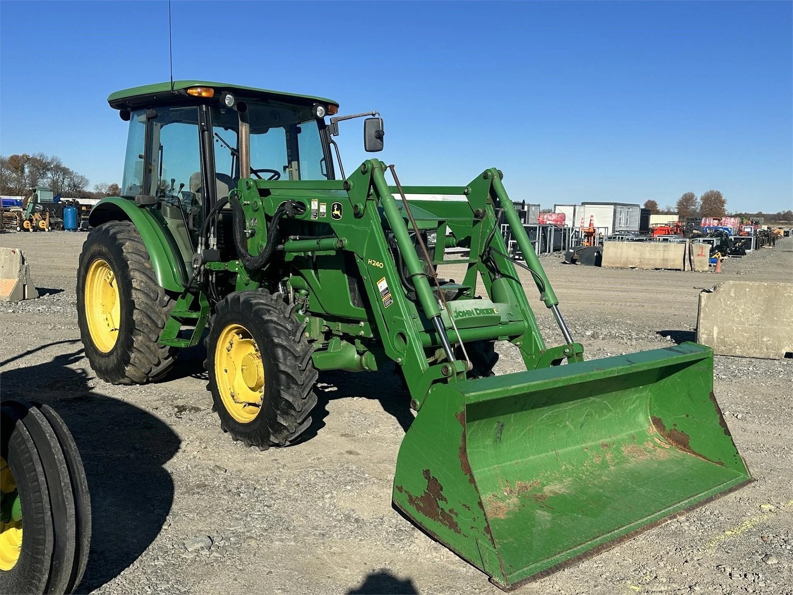 2014 John Deere 5085E 3