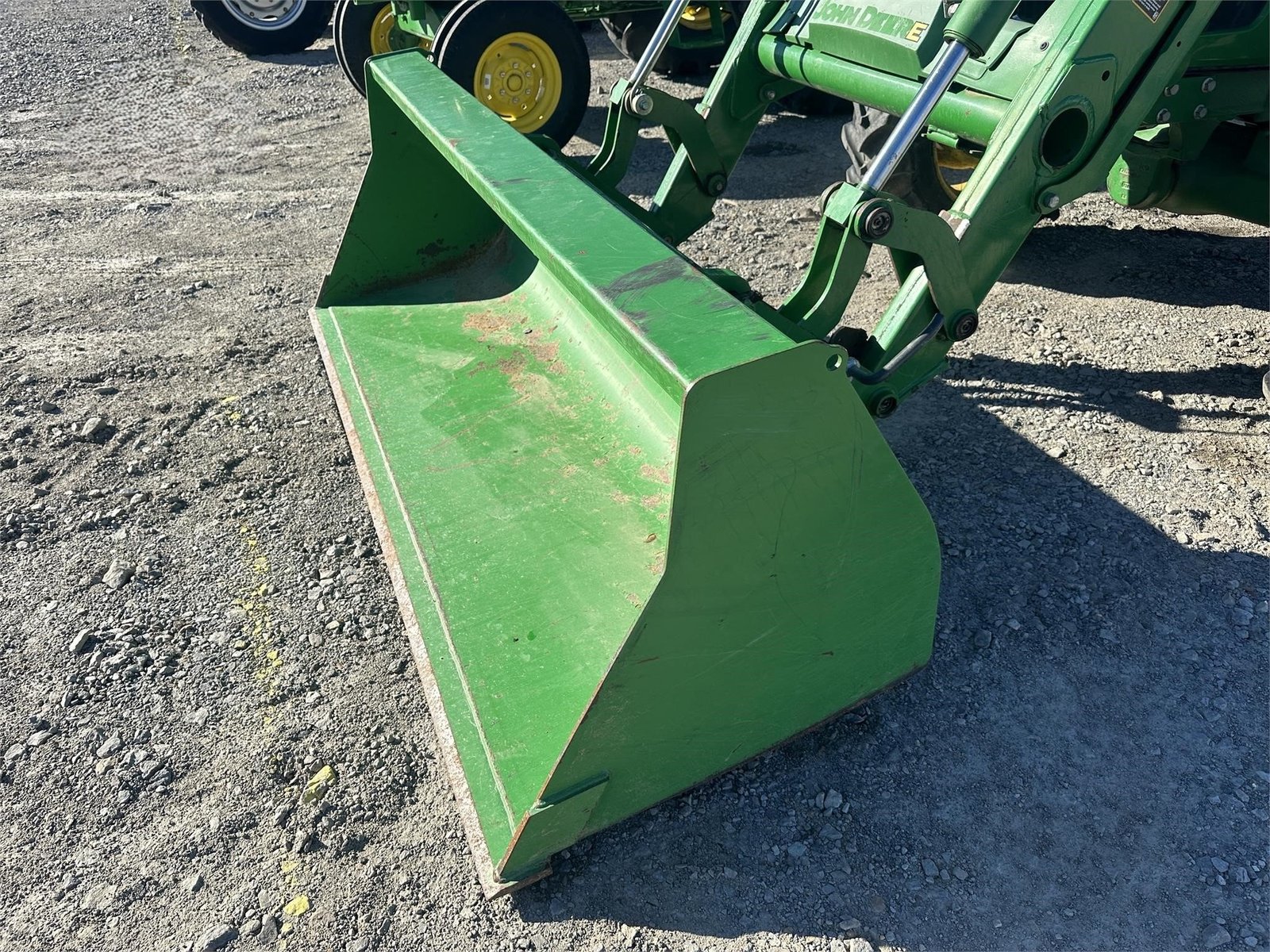 2014 John Deere 5085E 17