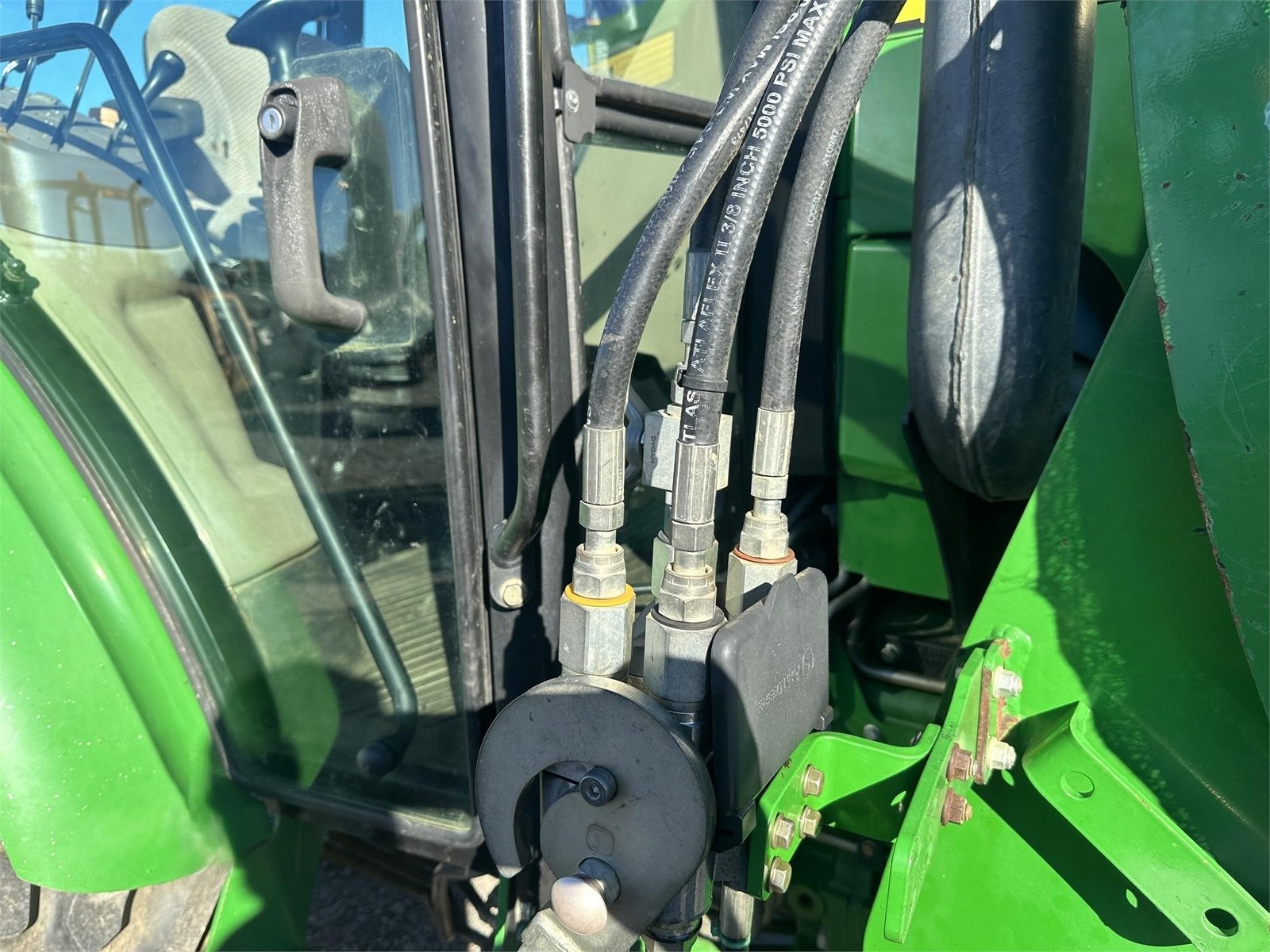 2014 John Deere 5085E 24