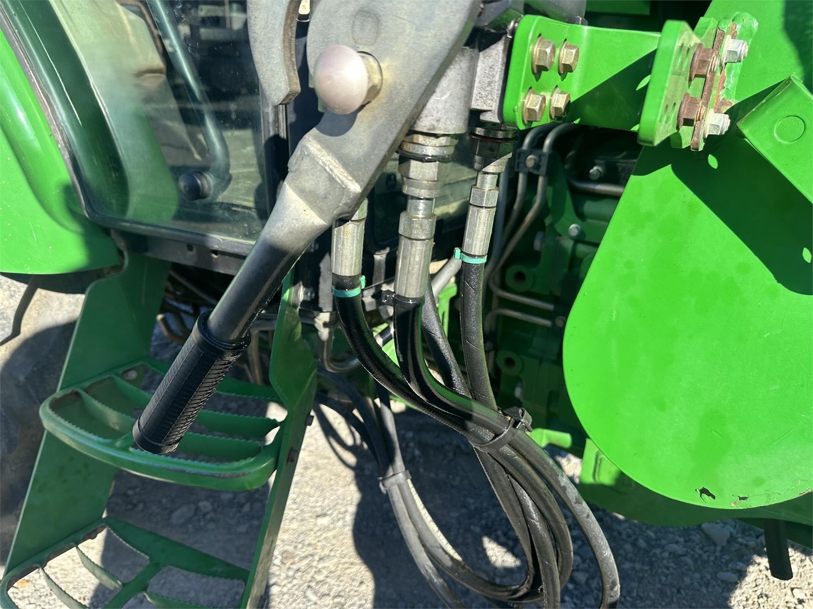 2014 John Deere 5085E 25