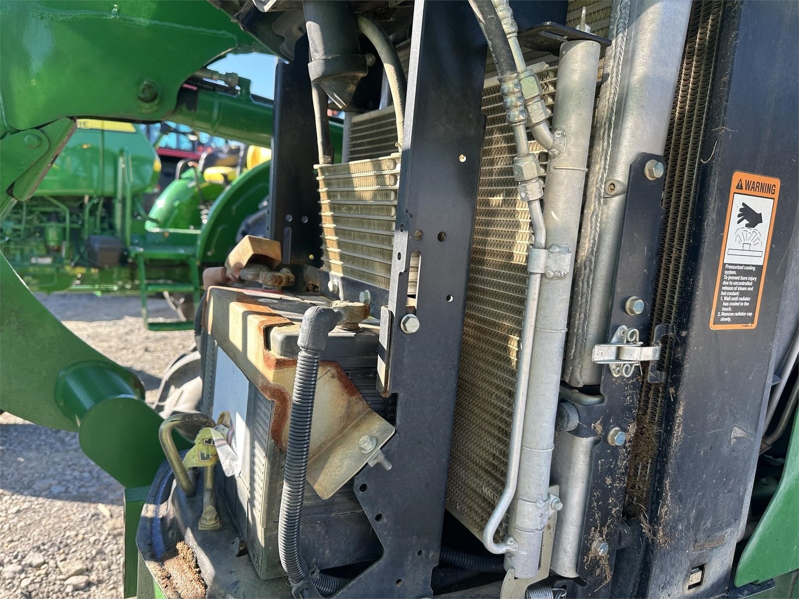 2014 John Deere 5085E 31