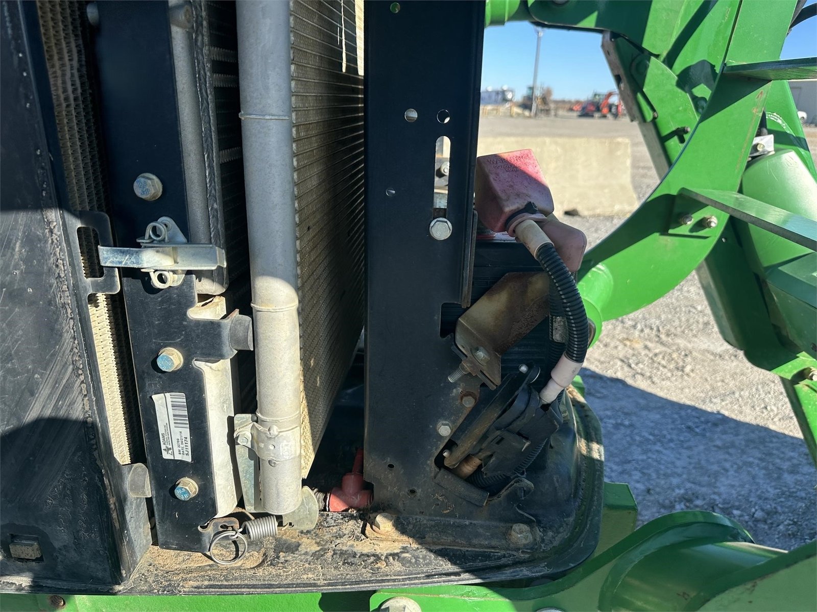 2014 John Deere 5085E 32