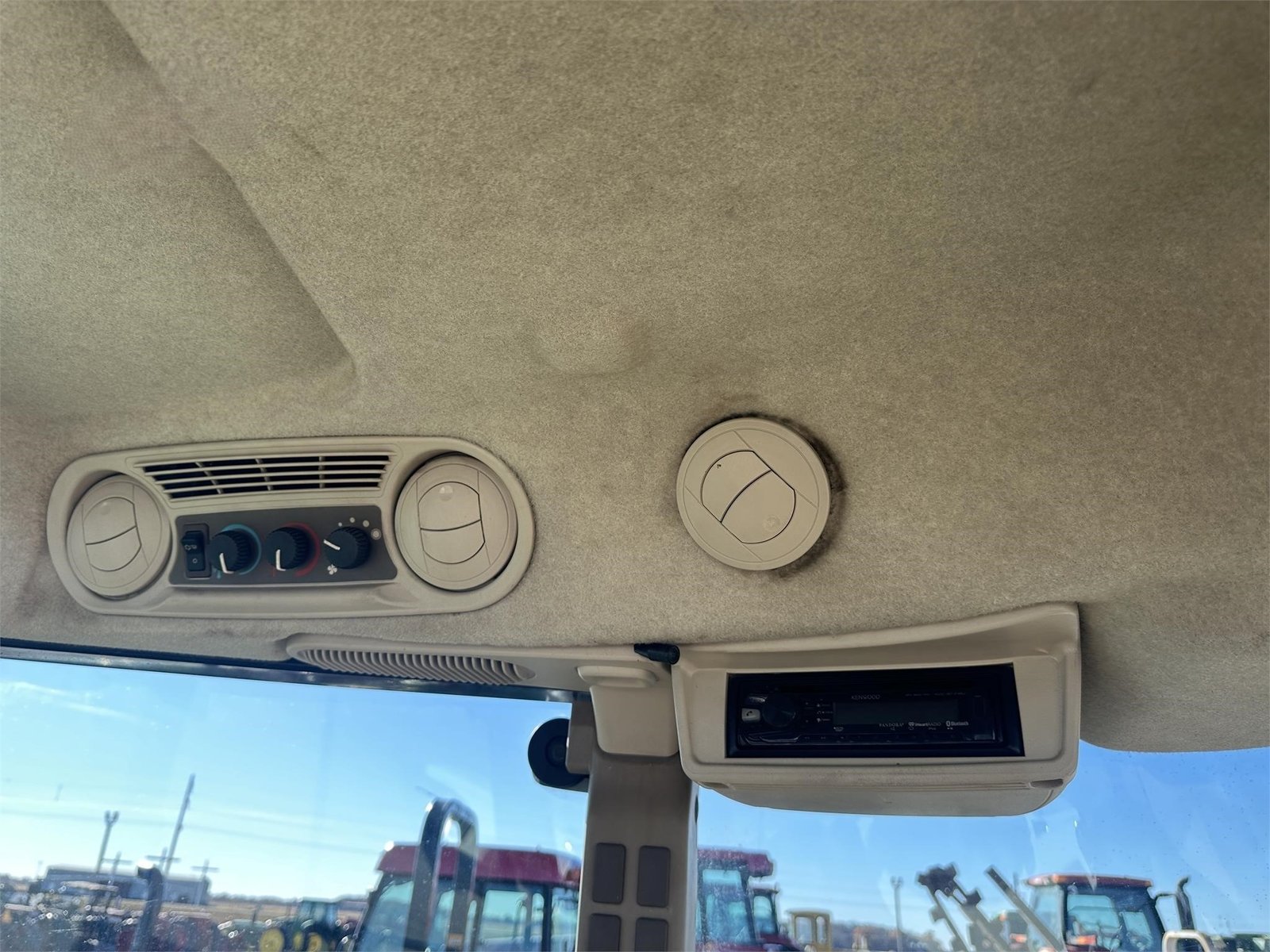 2014 John Deere 5085E 44