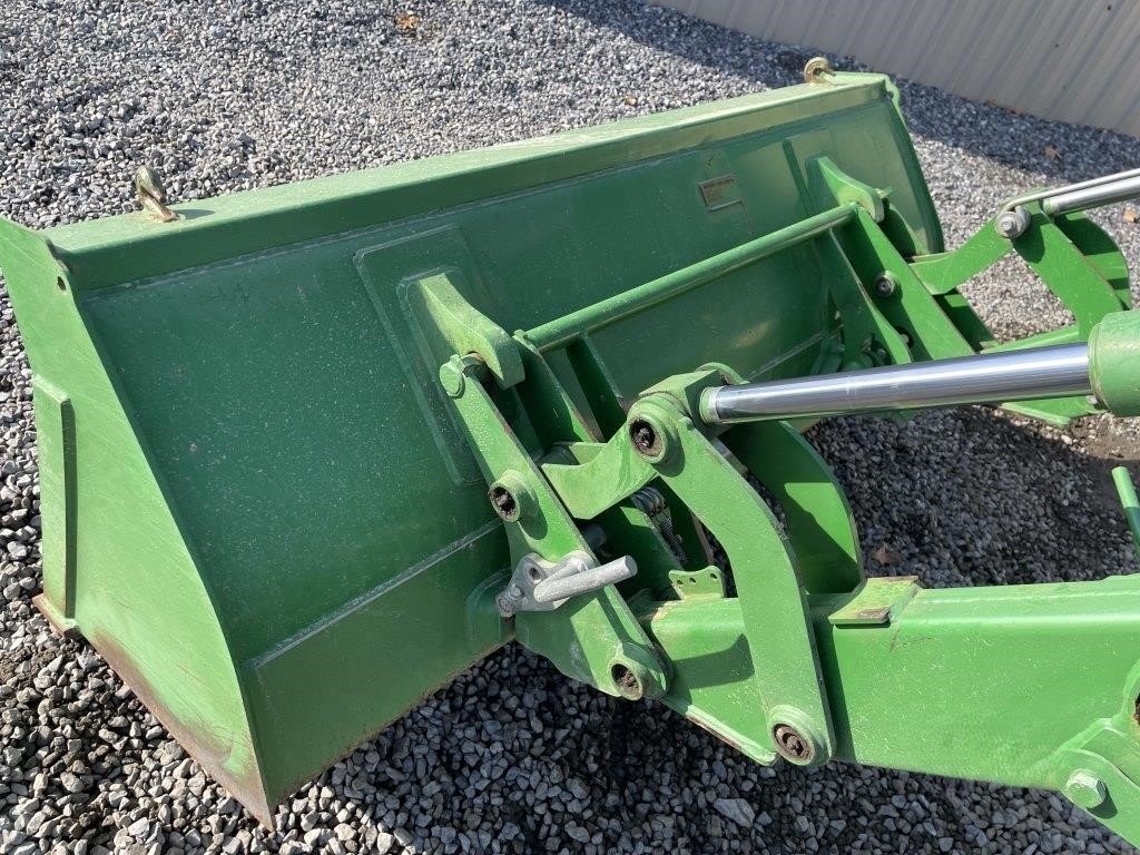 2015 John Deere 5075E 21